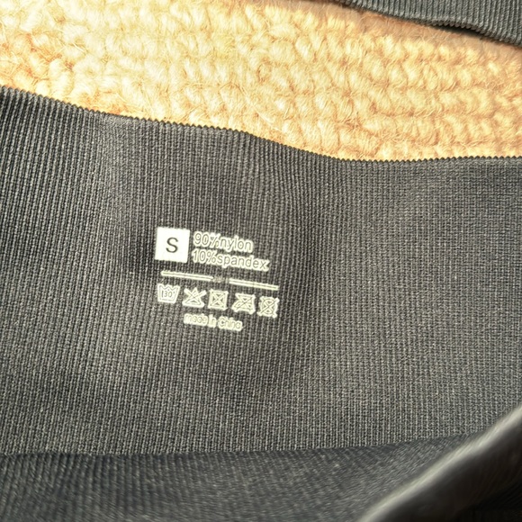 4 Piece Active Set Black Biker Shorts and Tops - Picture 2 of 2